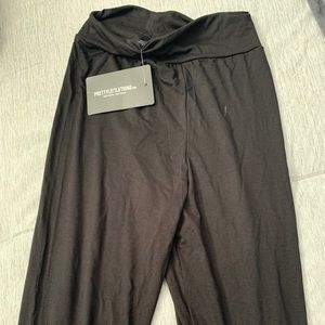 Black comfy leggings from pretty little thing.
